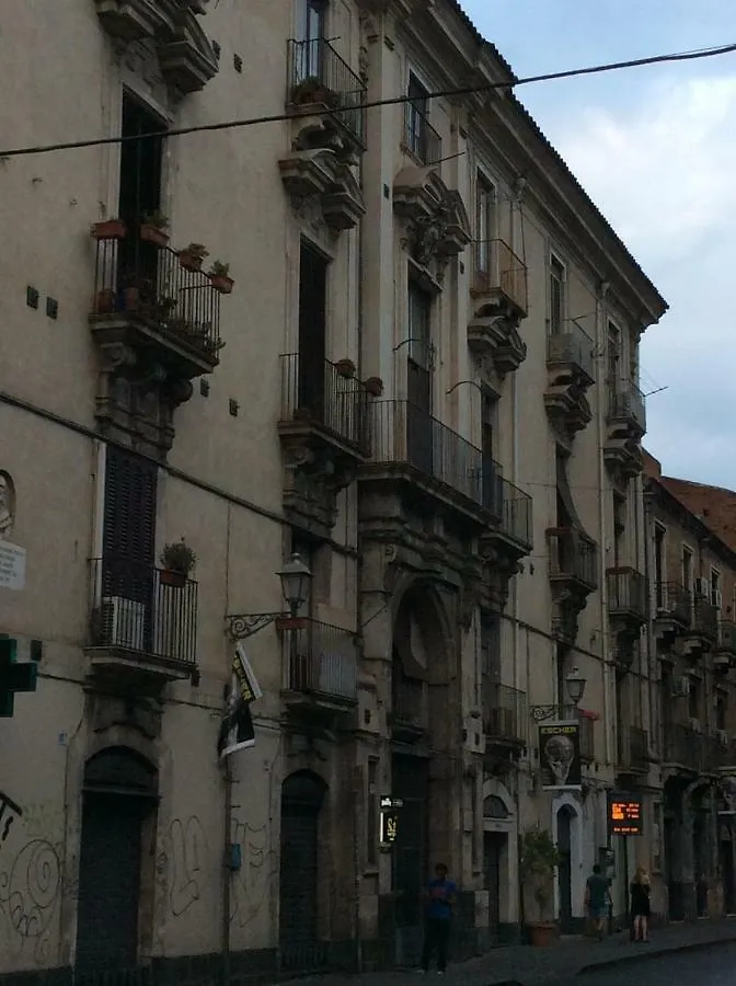 Suite Con Terrazza In Centro Storico Katanya 0*,  İtalya