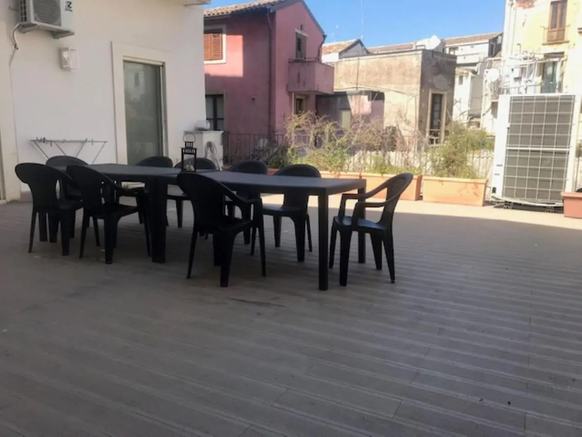 Suite Con Terrazza In Centro Storico Katanya Daire
